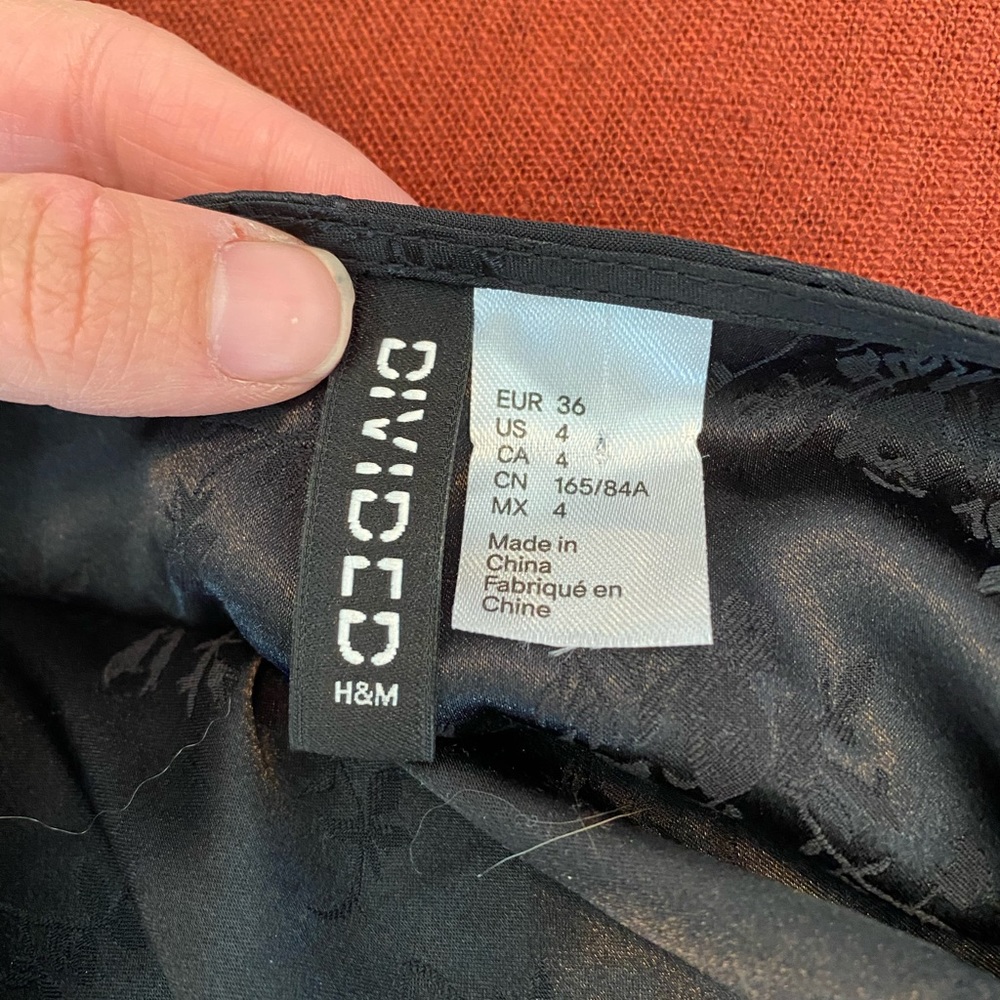 4/$25 H&M top - Picture 4 of 4